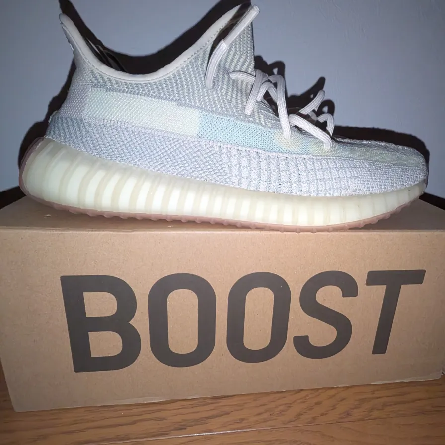 DJ Yeezy Boost 350 V2 & Chihiroの画像